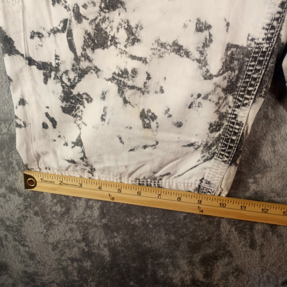 ROCK REVIVAL Algodon Straight Shorts  Mens Size 34 Gray & White  Acid Wash - Picture 12 of 14